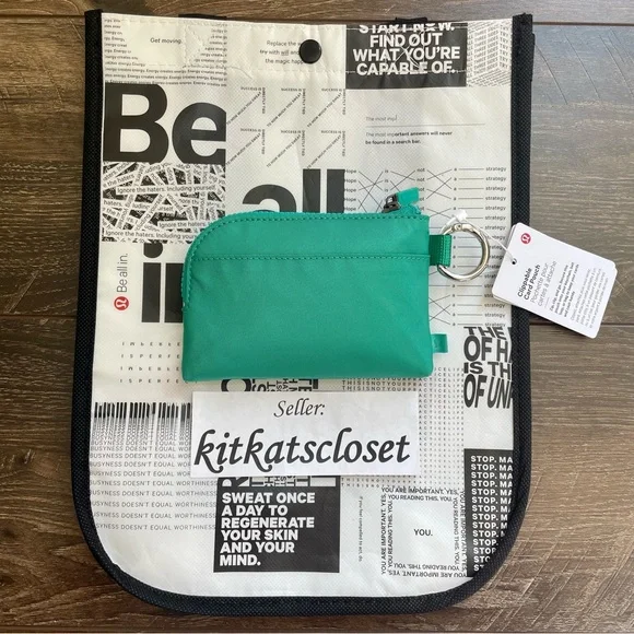 HOST PICK!!! 🆕 MALDIVES GREEN - NWT lululemon clippable card pouch - Picture 9 of 10